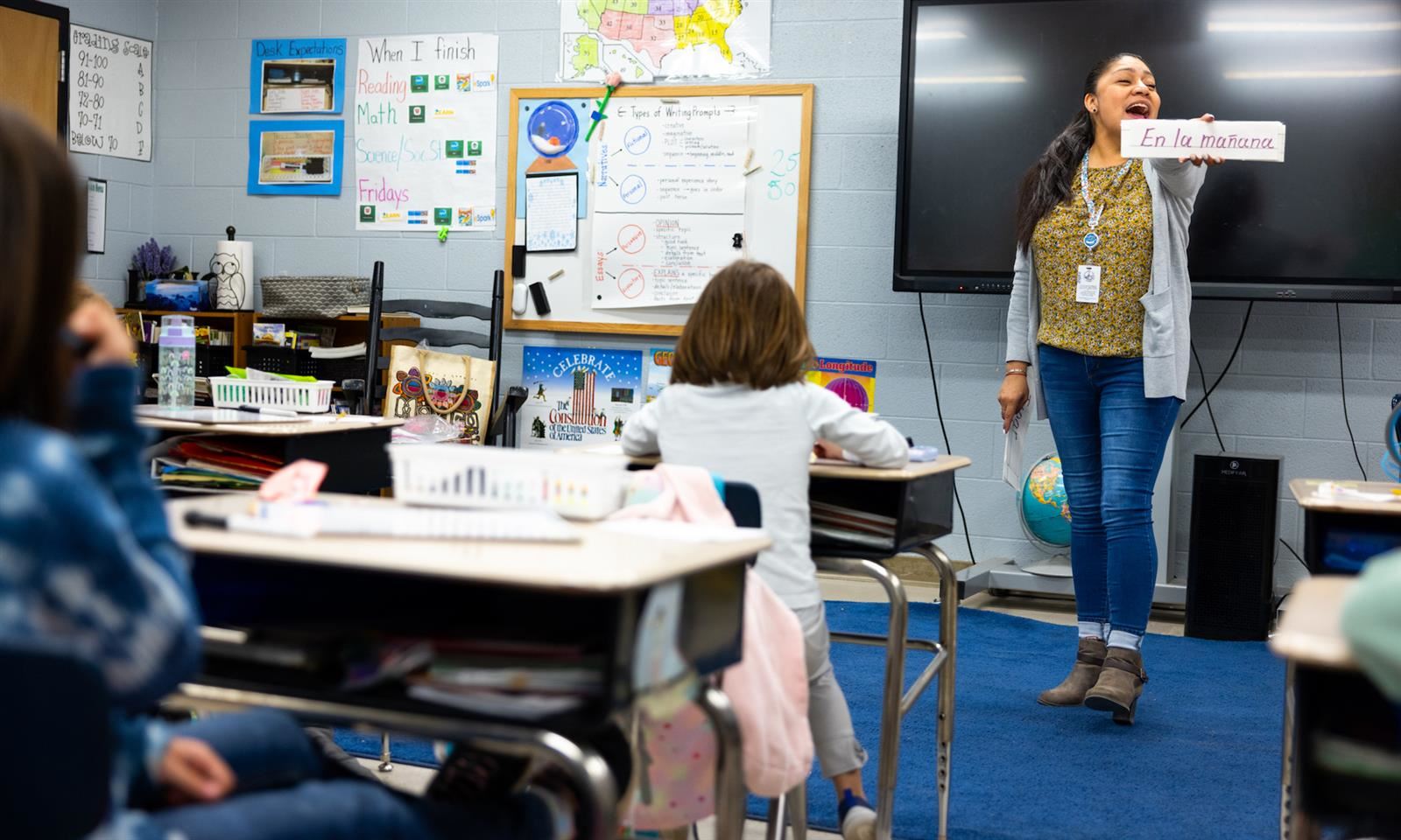 A Spanish teacher talks to her elementary class
